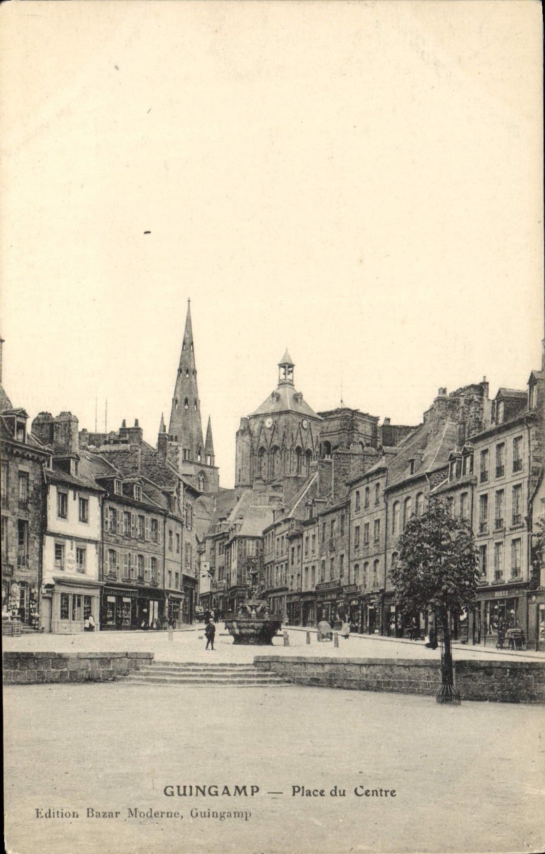 CPA Guingamp Place du Centre 