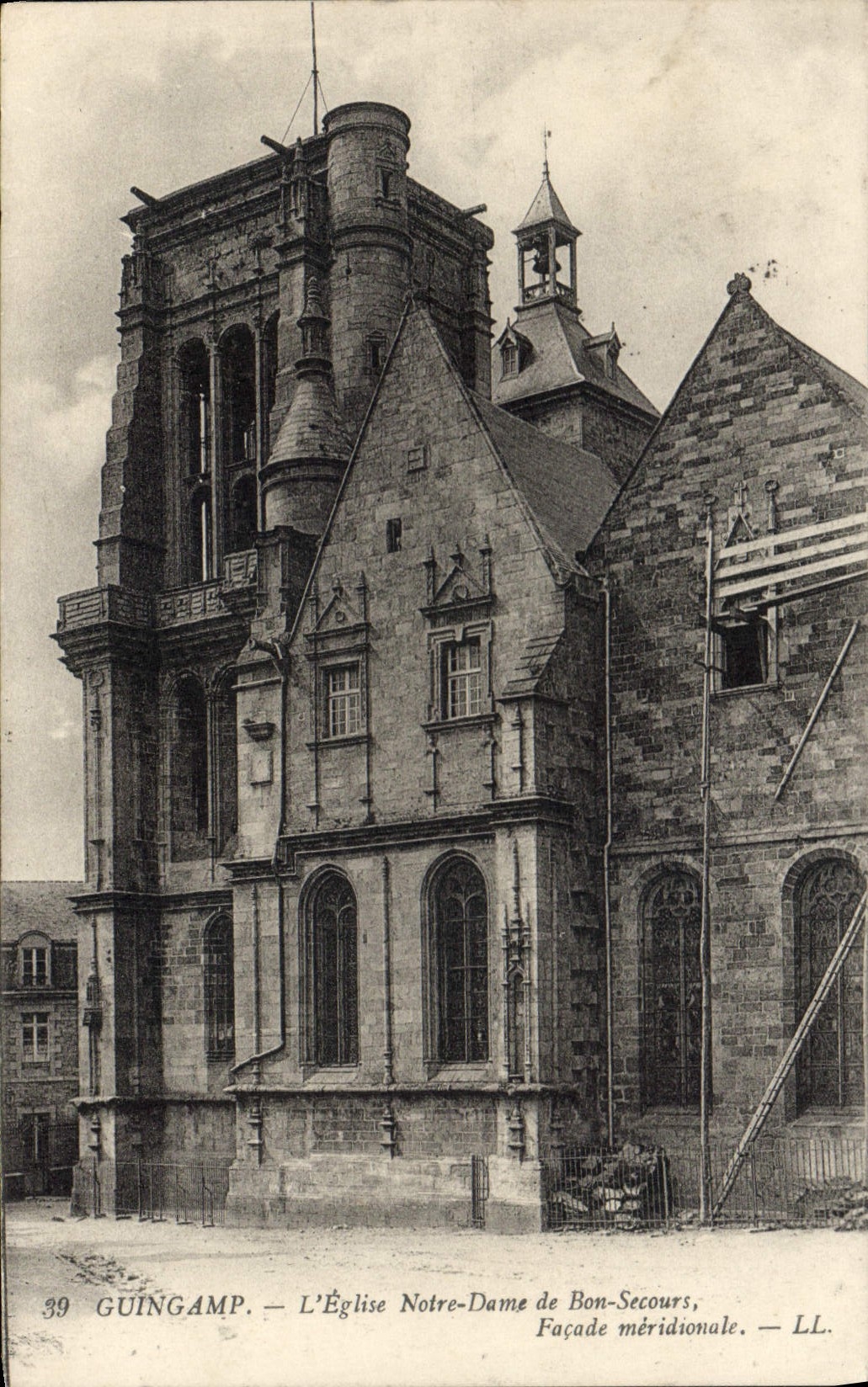 CPA Guingamp L'Eglise Notre Dame de Bon Secours Facade meridionale