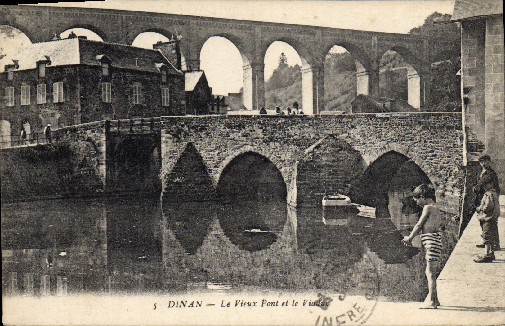 CPA Dinan Le Vieux Pont et le Viaduc Enfants