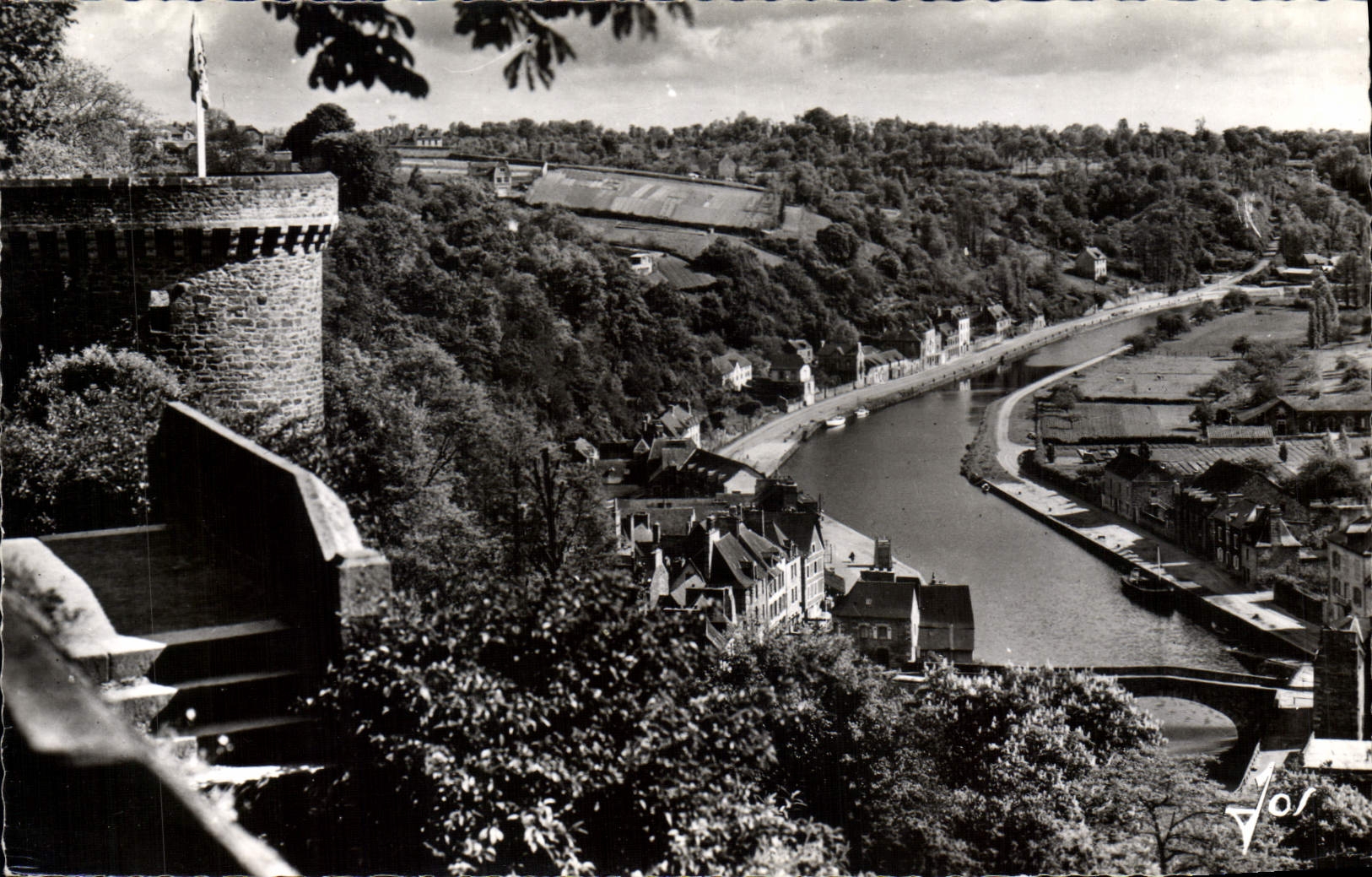 CPM Dinan L'avancee de la Tour Ste Catherine et le vieux pont sur la Rance