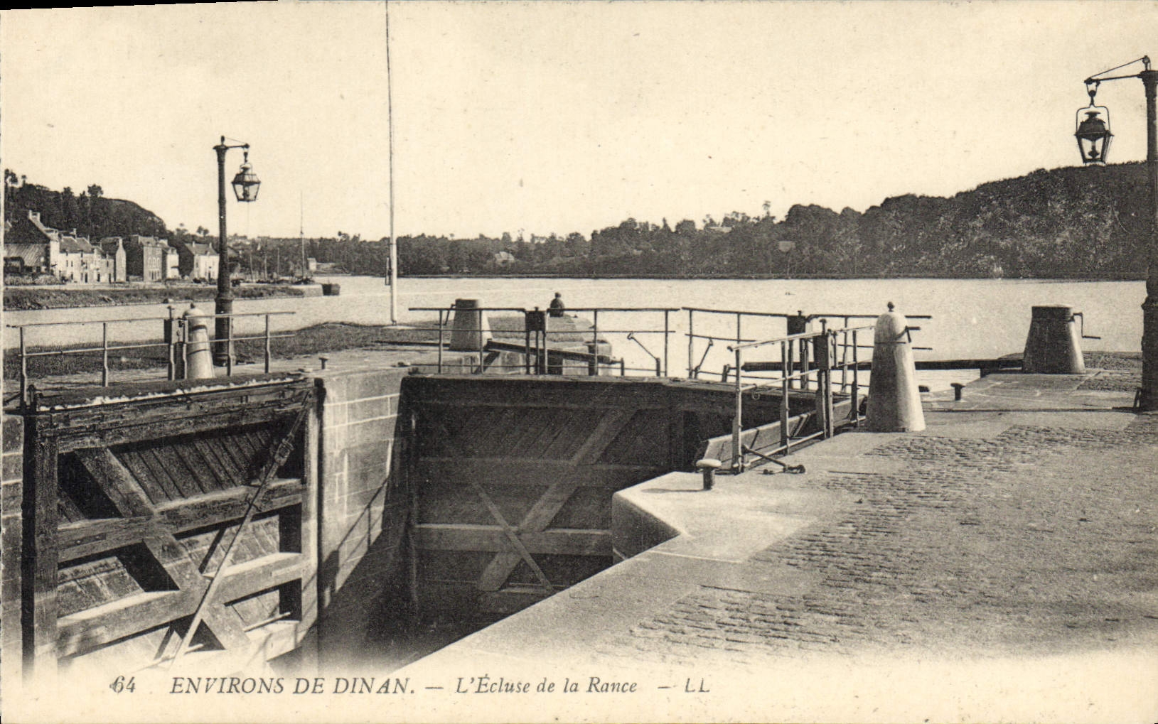 CPA Environs de Dinan L'Ecluse de la Rance