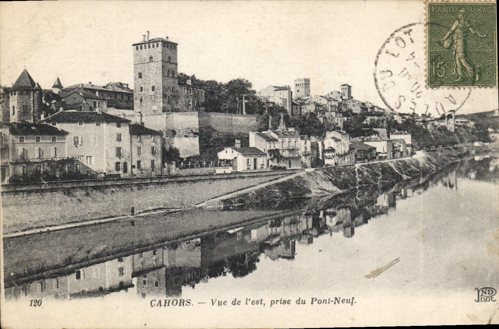 CPA Cahors Vue de l'est prise du Pont Neuf