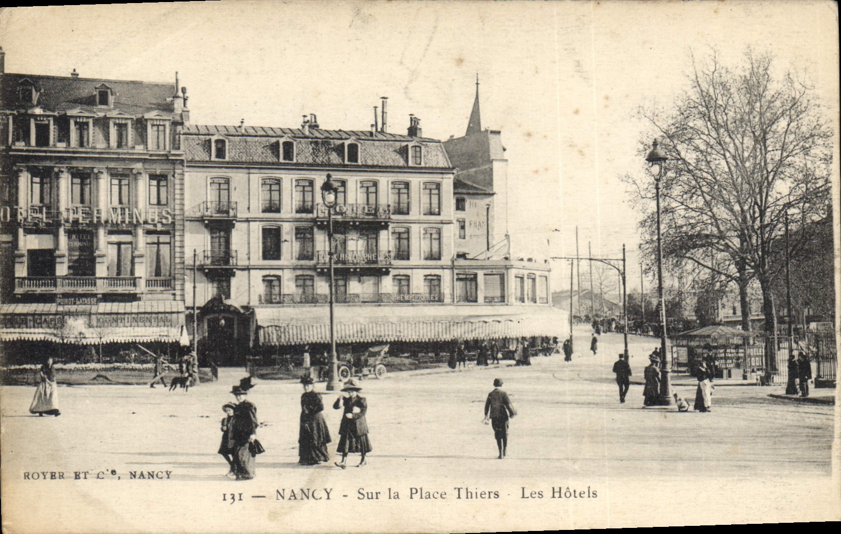 CPA Nancy Sur la Place Thiers Les Hotels 