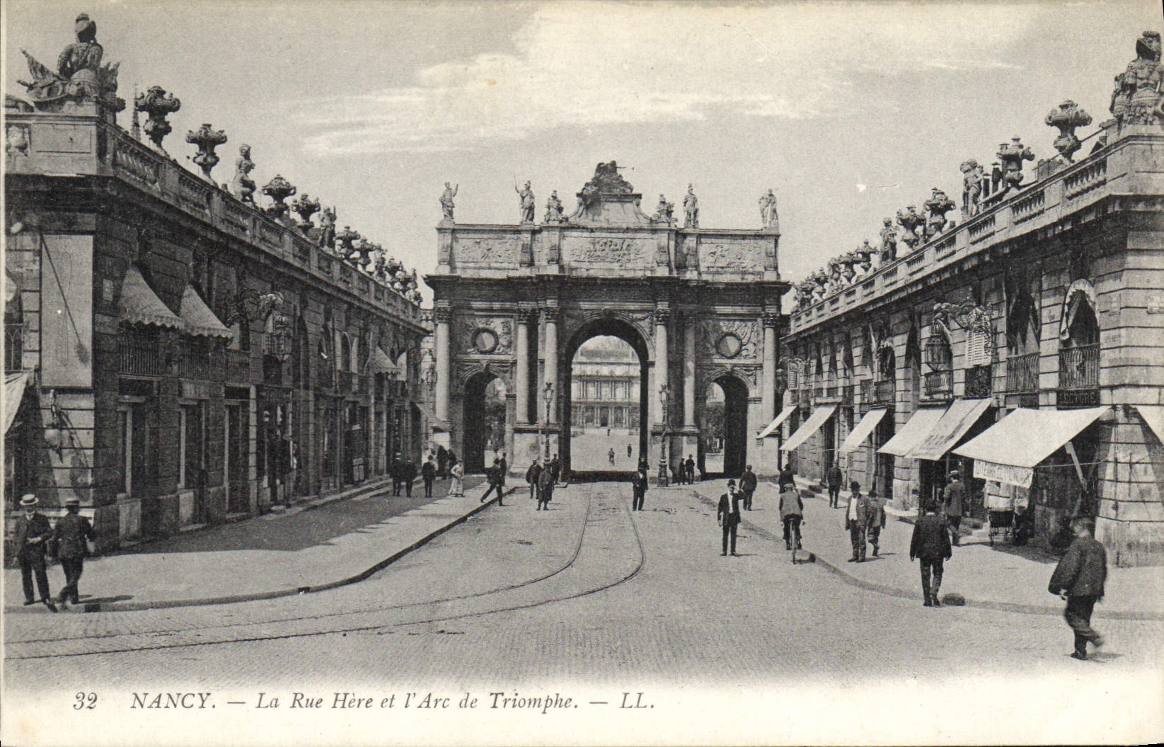 CPA Nancy La Rue Hese et l'Arc de Triomphe 