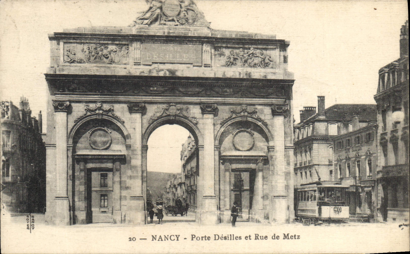 CPA Nancy Porte Desilles et Rue de Metz Tramway