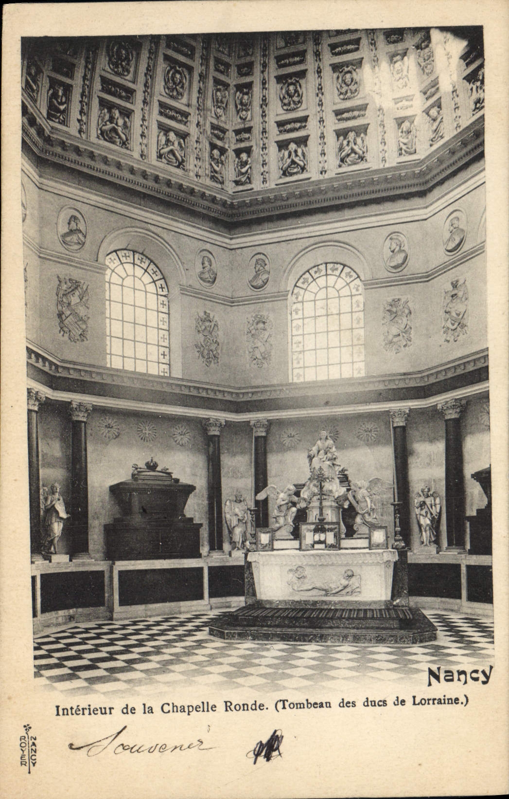 CPA Nancy Interieur de la Chapelle Ronde Tombeau des Ducs de Lorraine