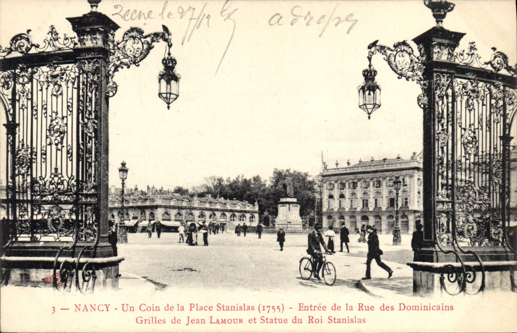 CPA Nancy Un coin de la Place Stanislas Entree de la Rue des Dominicains Grilles de Jean Lamour et s