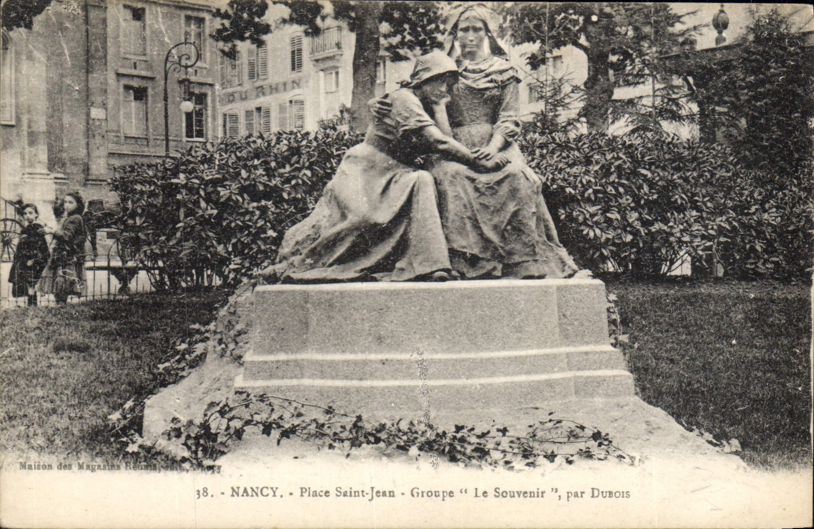 CPA Nancy Place Saint Jean Groupe Le Souvenir par Dubois 