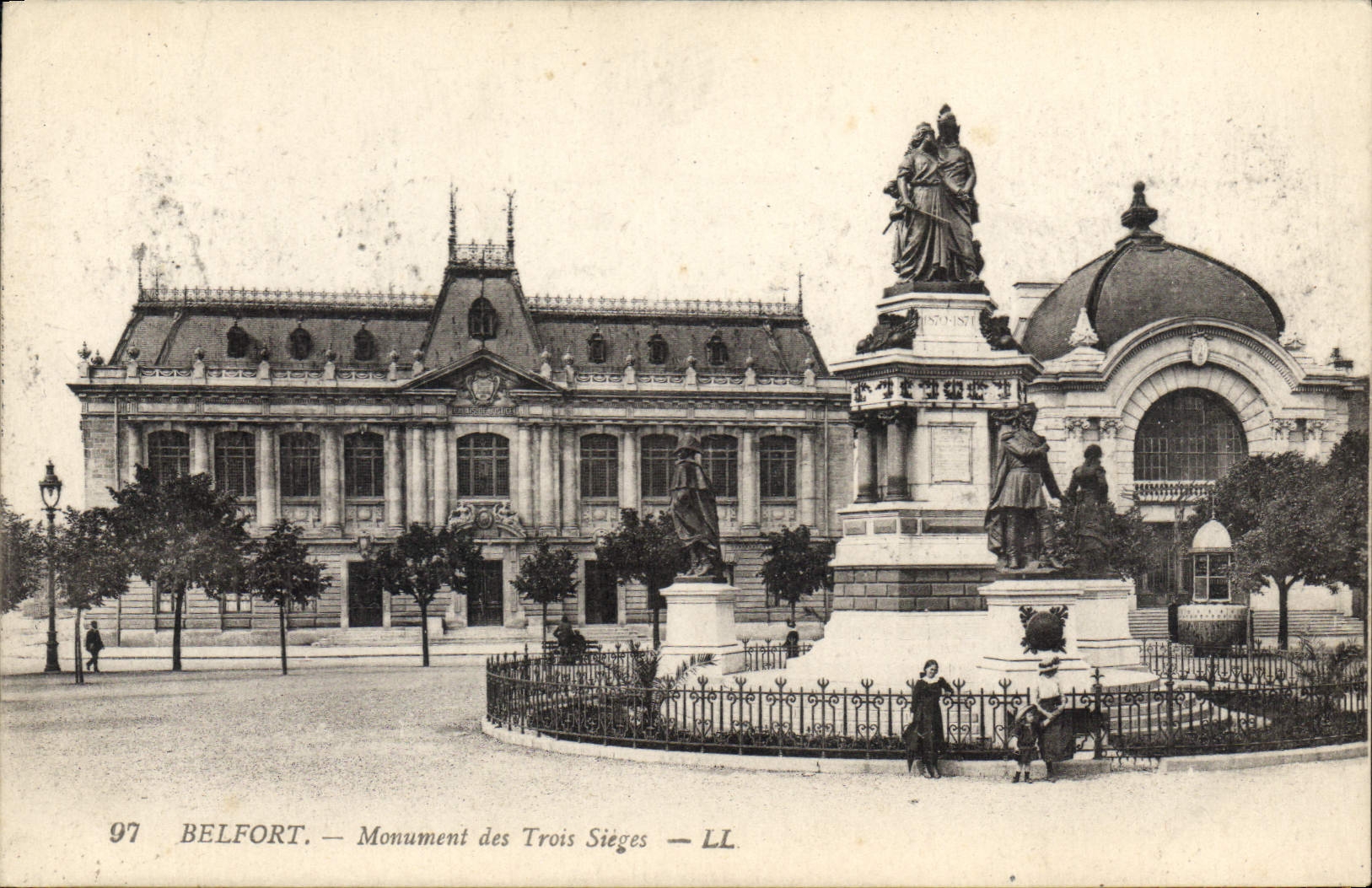 CPA Belfort Monument des Trois Sieges 