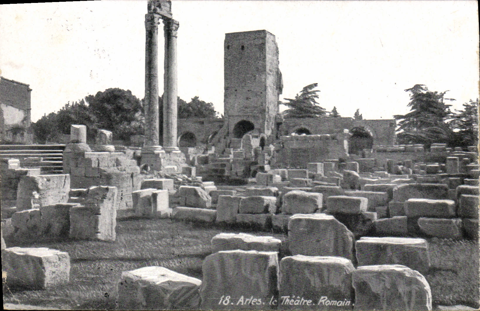 CPA Arles Le Theatre Romain 