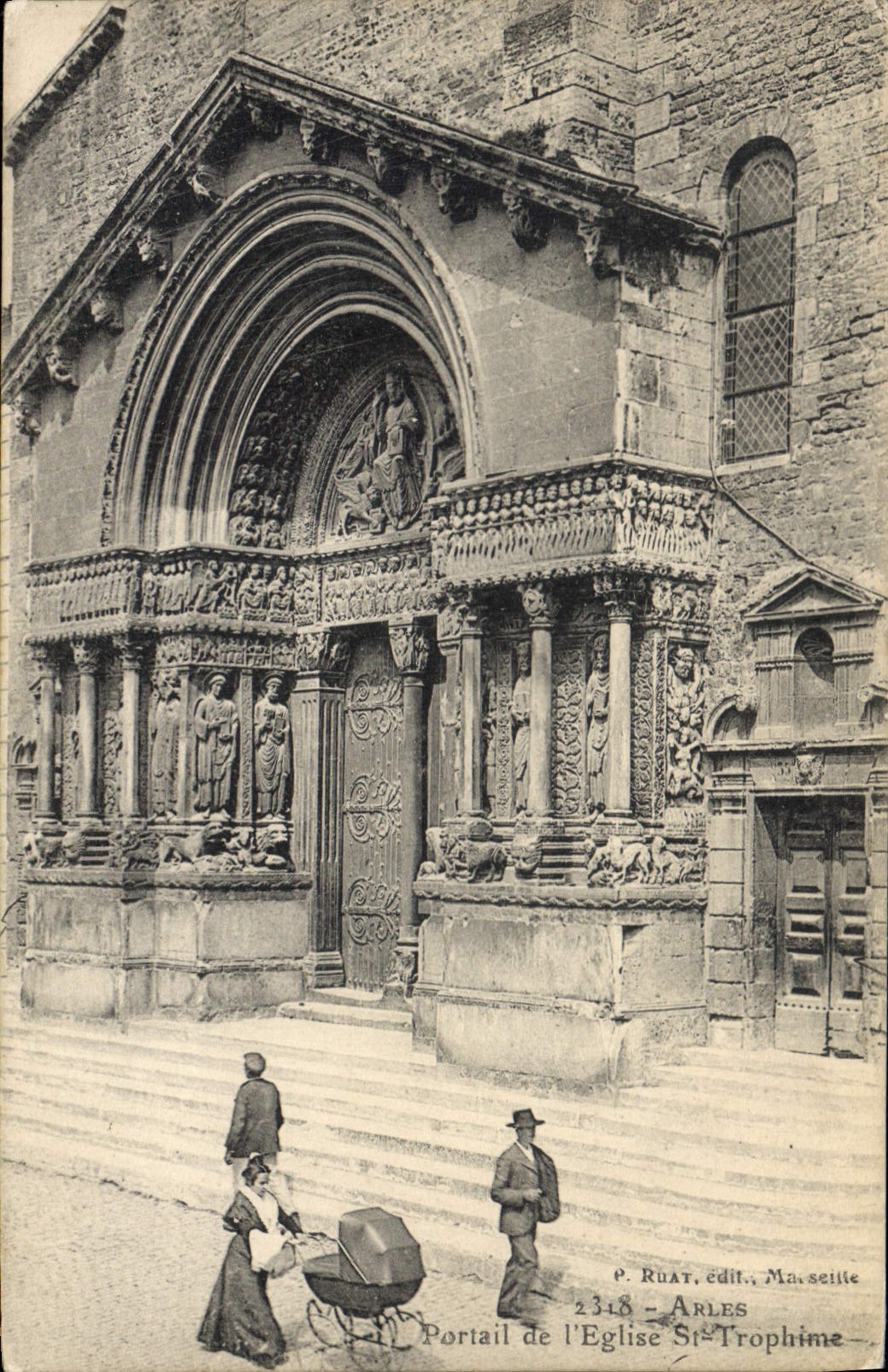 CPA Arles Portail de l'Eglise St Trophime