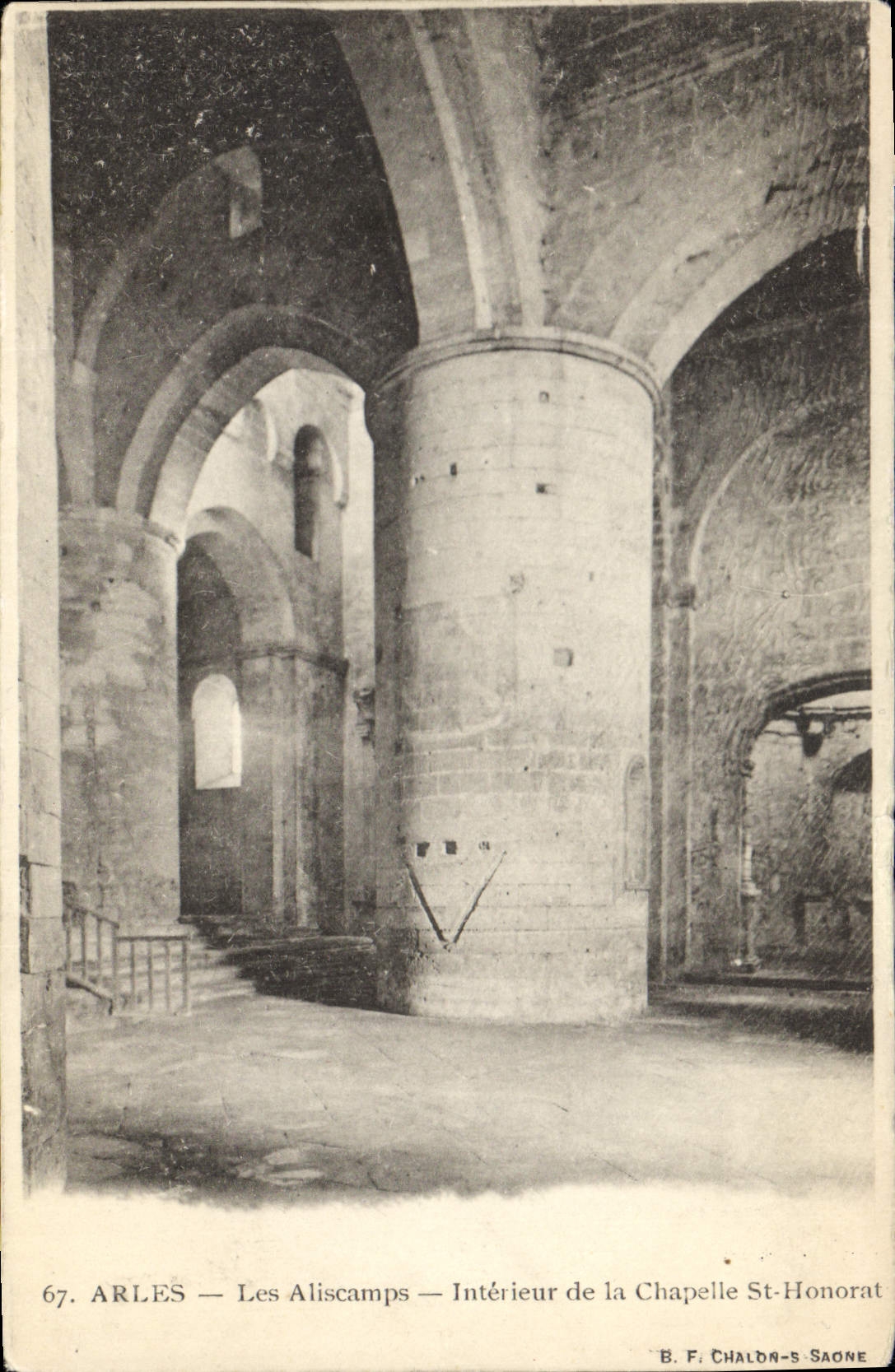 CPA Arles Les Aliscamps Interieur de la Chapelle St Honorat 