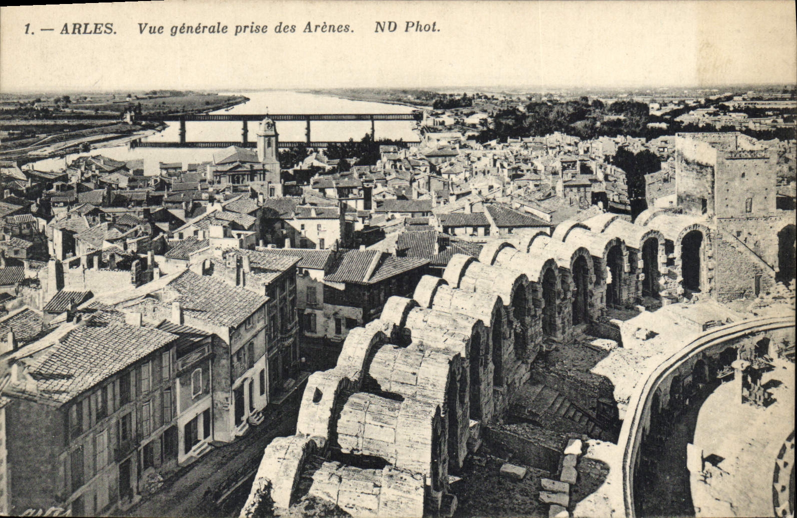 CPA Arles Vue generale prise des Arenes 