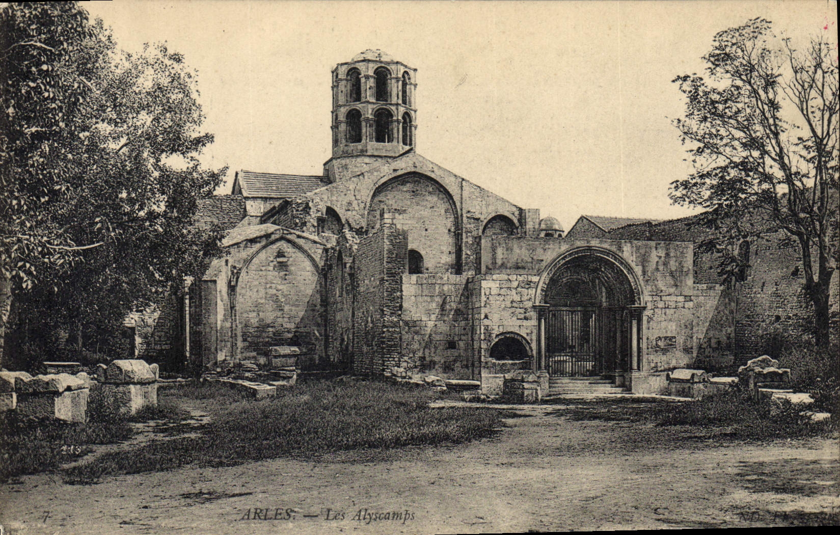 CPA Arles Les Aluscamps 