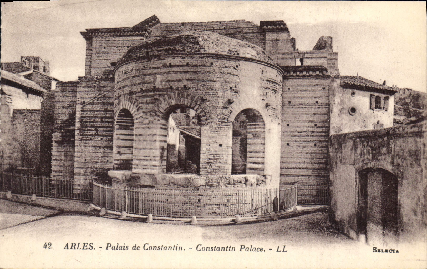 CPA Arles Palais de Constantin 