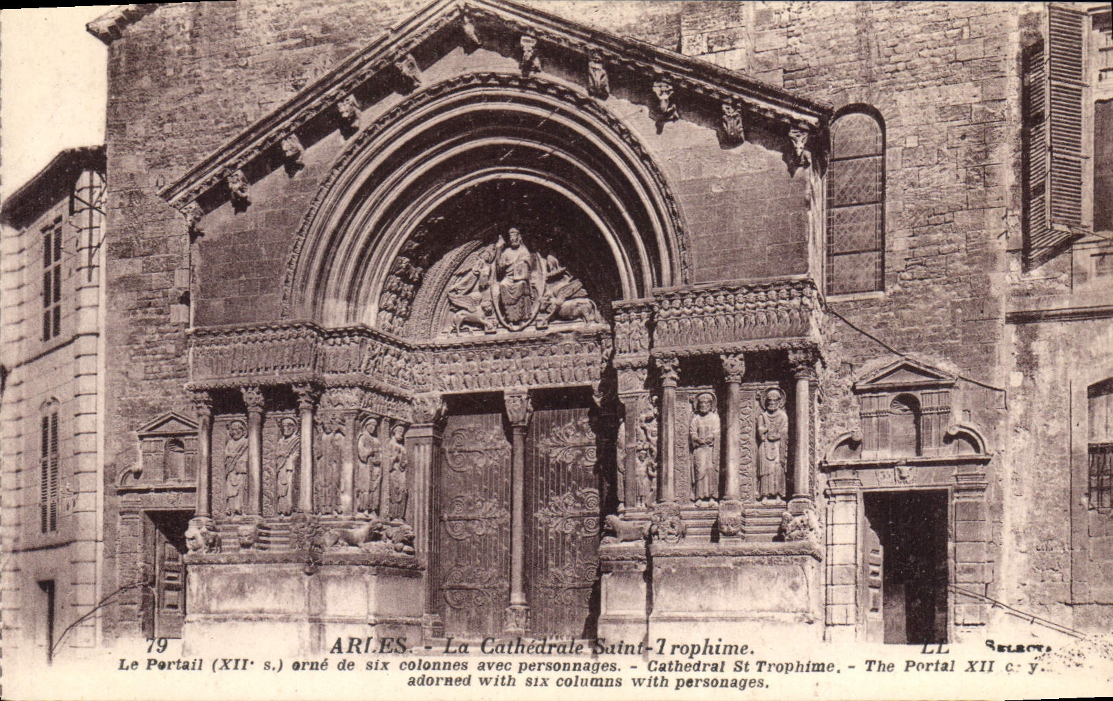 CPA Arles La Cathedrale Saint Trophime 