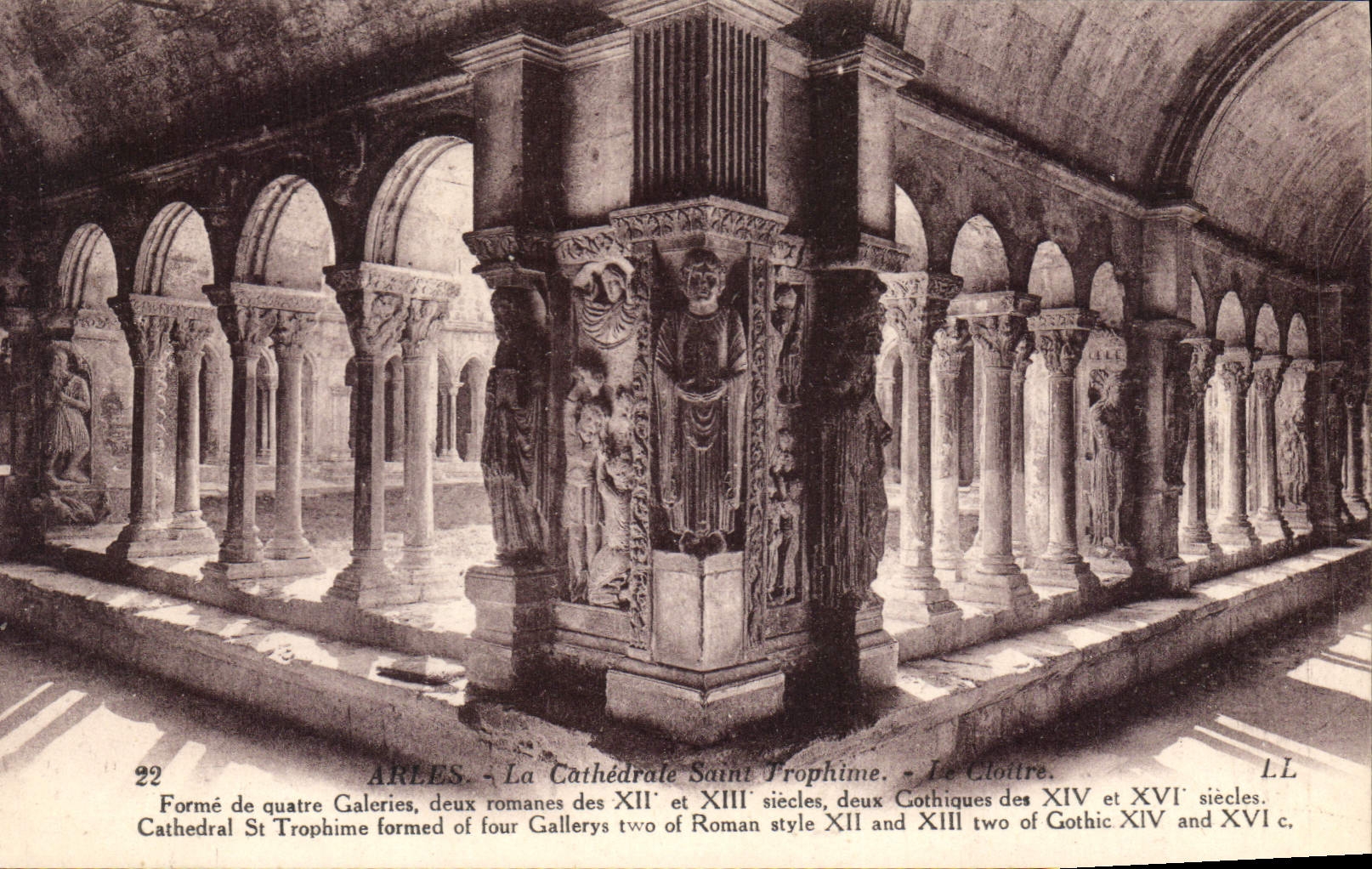 CPA Arles La Cathedrale Saint Trophime 