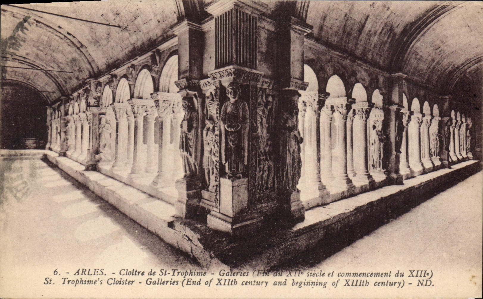 CPA Arles Cloitre de St Trophime 
