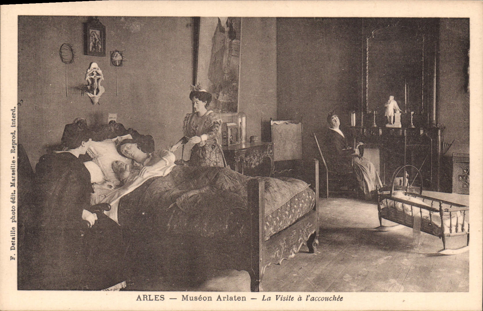 CPA Arles Museon Arlaten La Visite a Paccouchee 