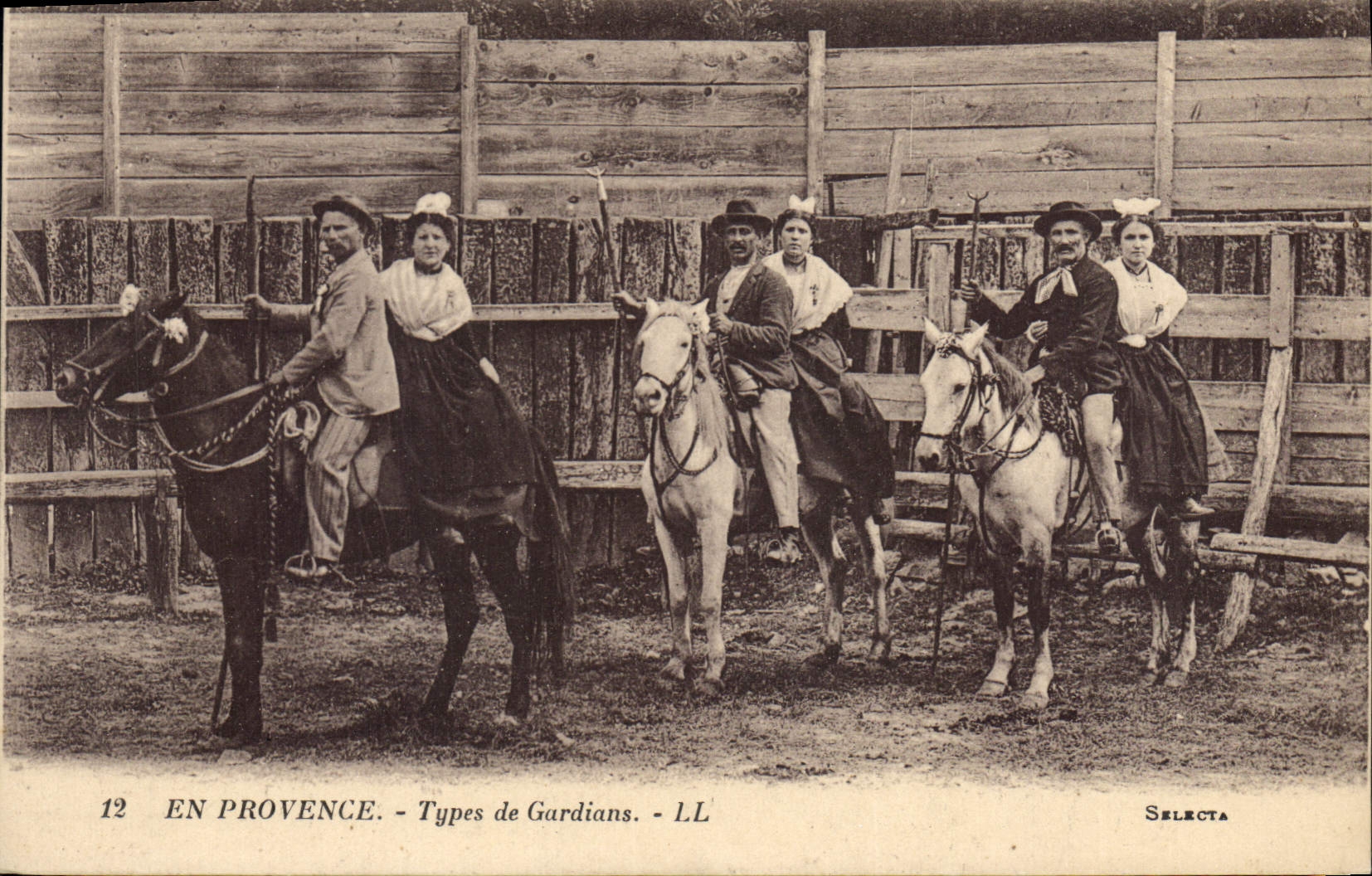 CPA En Provence Types de Guardians Folklore