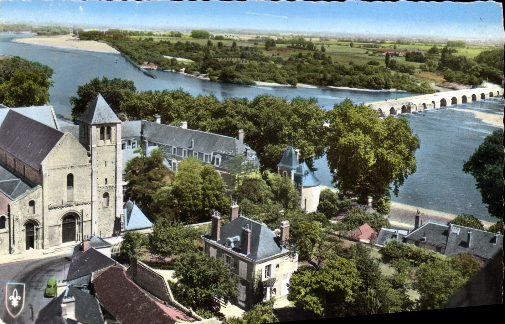 CPA Beaugency Loiret L'Ancienne Abbetiale et la Loire