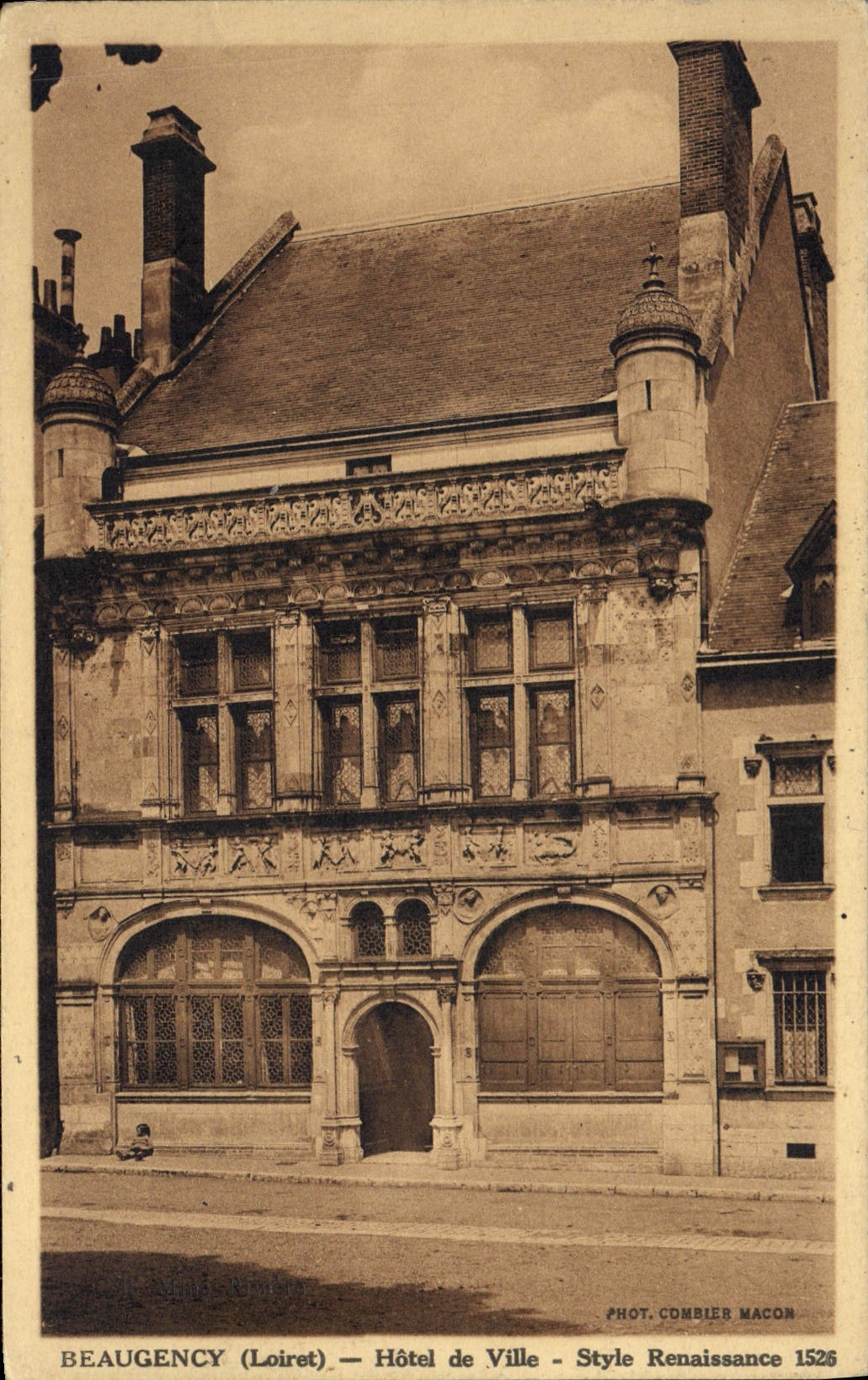 CPA Beaugency Loiret Hotel de Ville Style Renaissance 1526