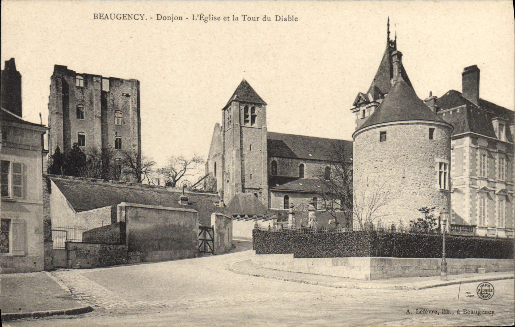 CPA Beaugency Donjon L'Eglise et la Tour du Diable