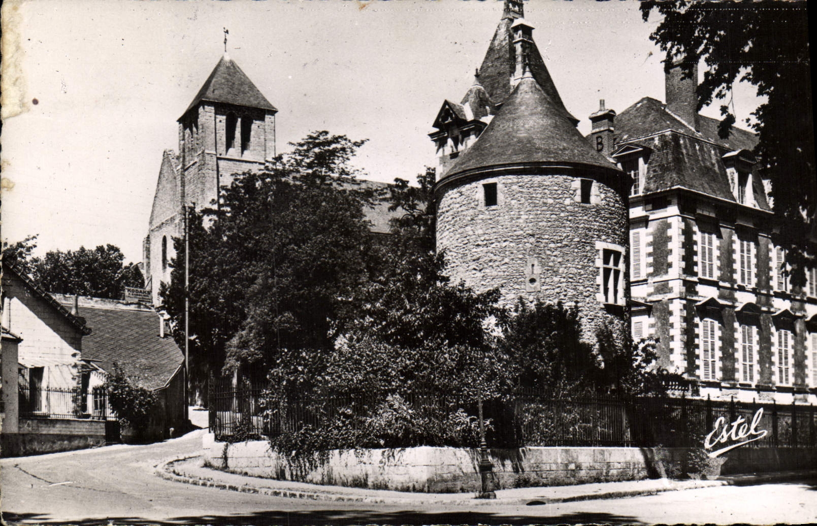 CPA Beaugency La Tour du Diable et l'Eglise Notre Dame