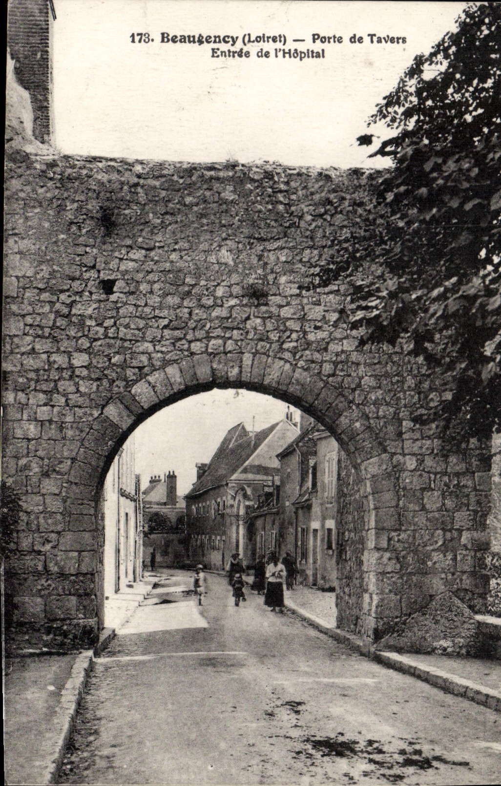 CPA Beaugency Loiret Porte de Tavers Entree de l'Hopital