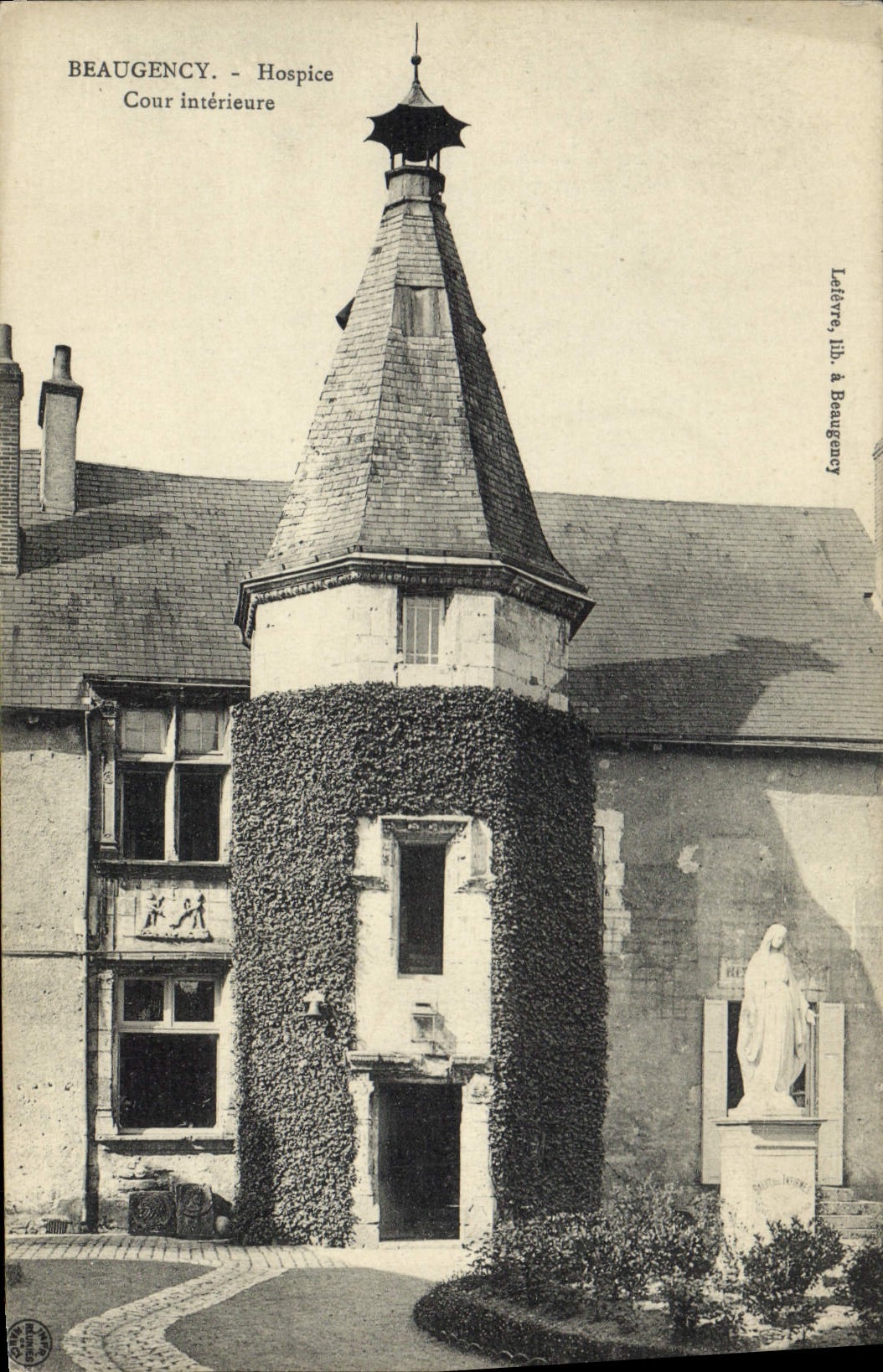 CPA Beaugency Hospice Cour interieure 
