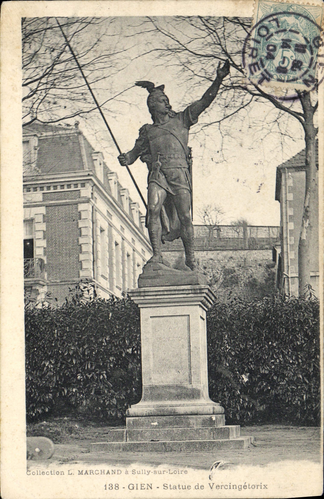 CPA Gien Statue de Vercingetorix 