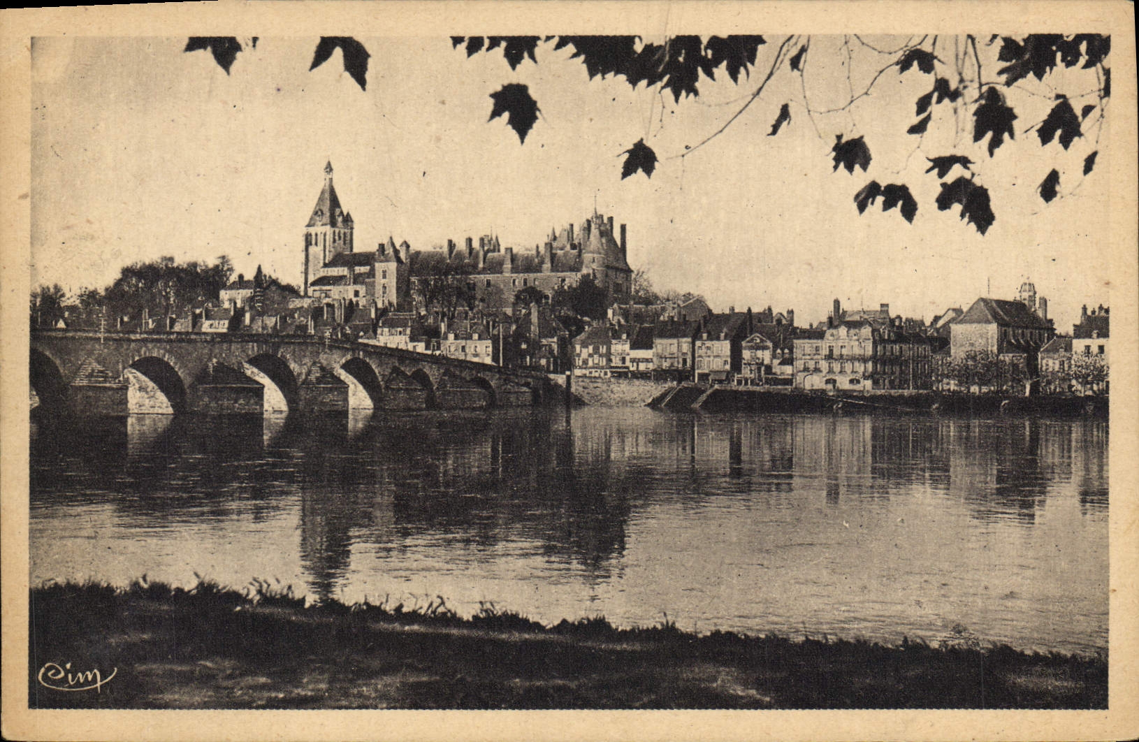 CPA Gien Loiret Vue generale 