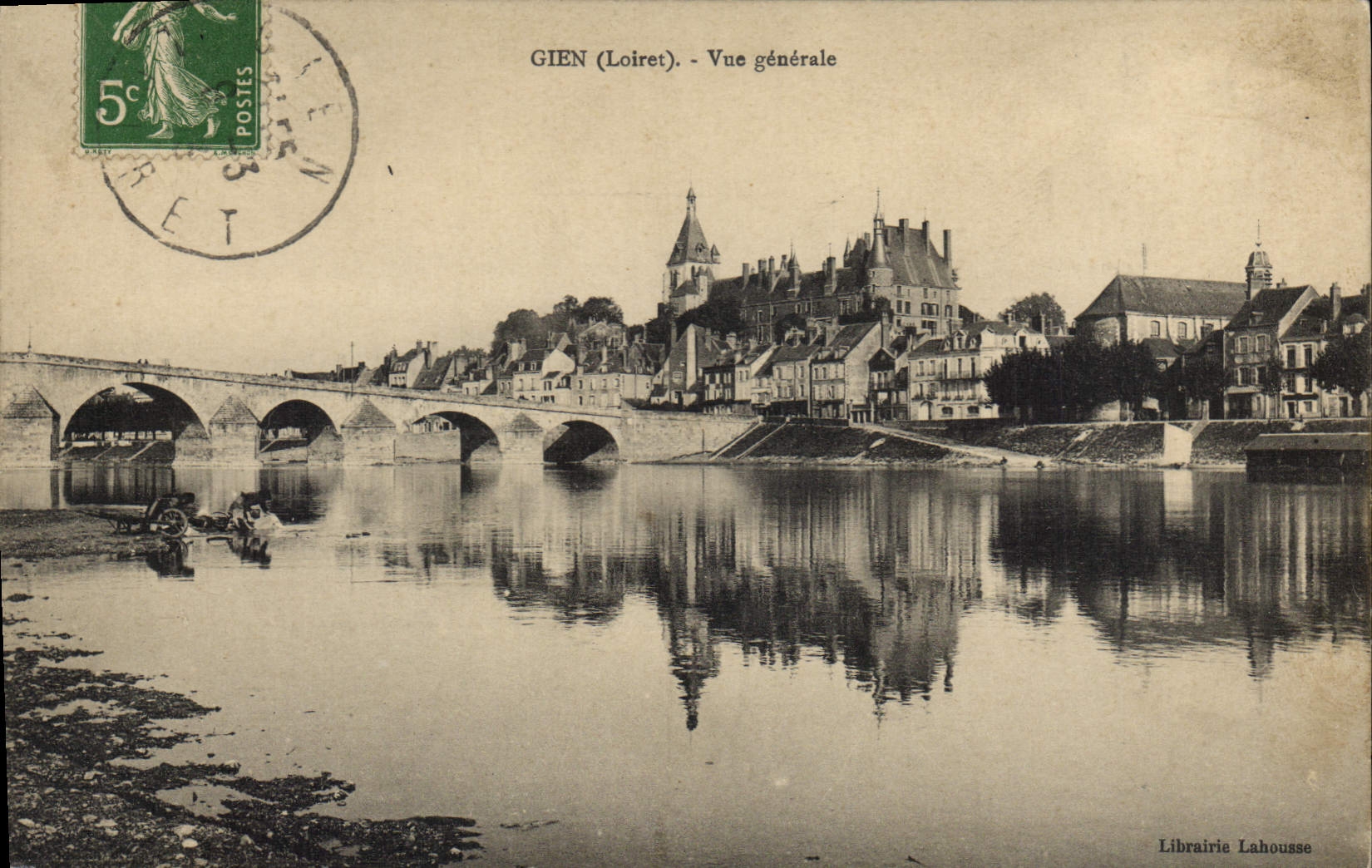 CPA Gien Loiret Vue generale 