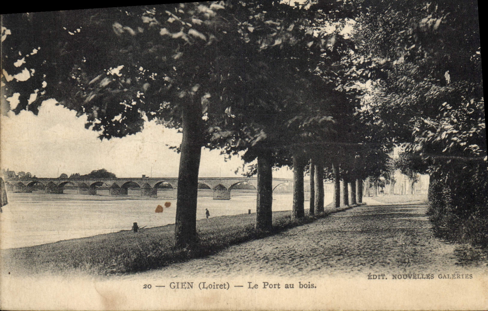 CPA Gien Loiret Le Port au bois 