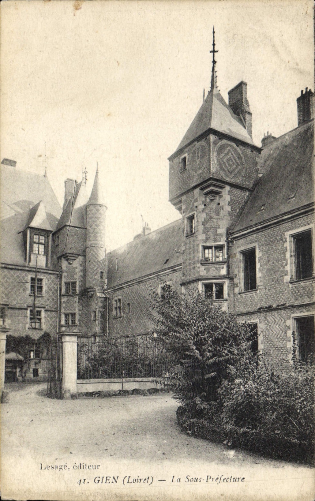 CPA Gien Loiret La Sous Prefecture 