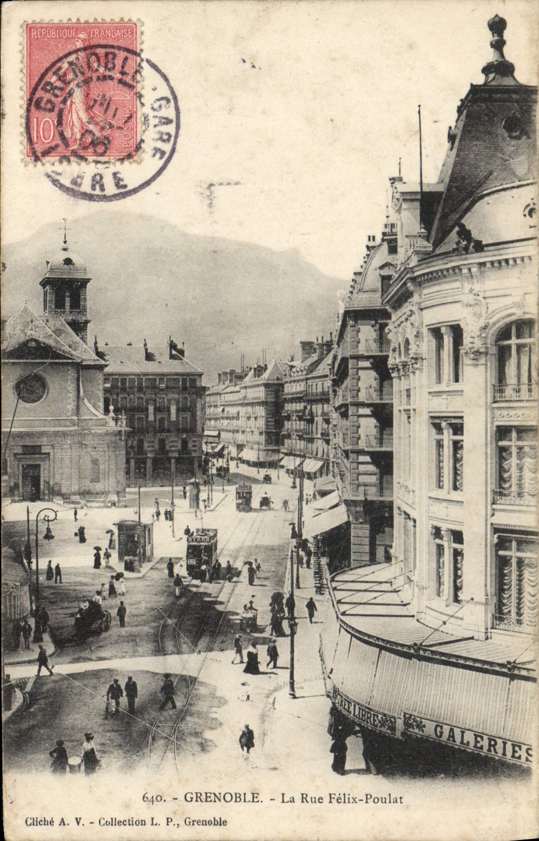 CPA Grenoble La Rue Felix Poulat Tramway