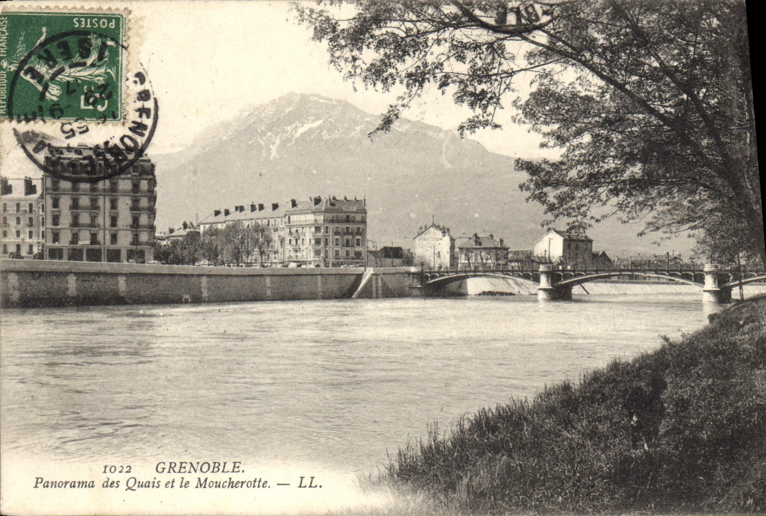 CPA Grenoble Panorama des Quais et le Moucherotte 