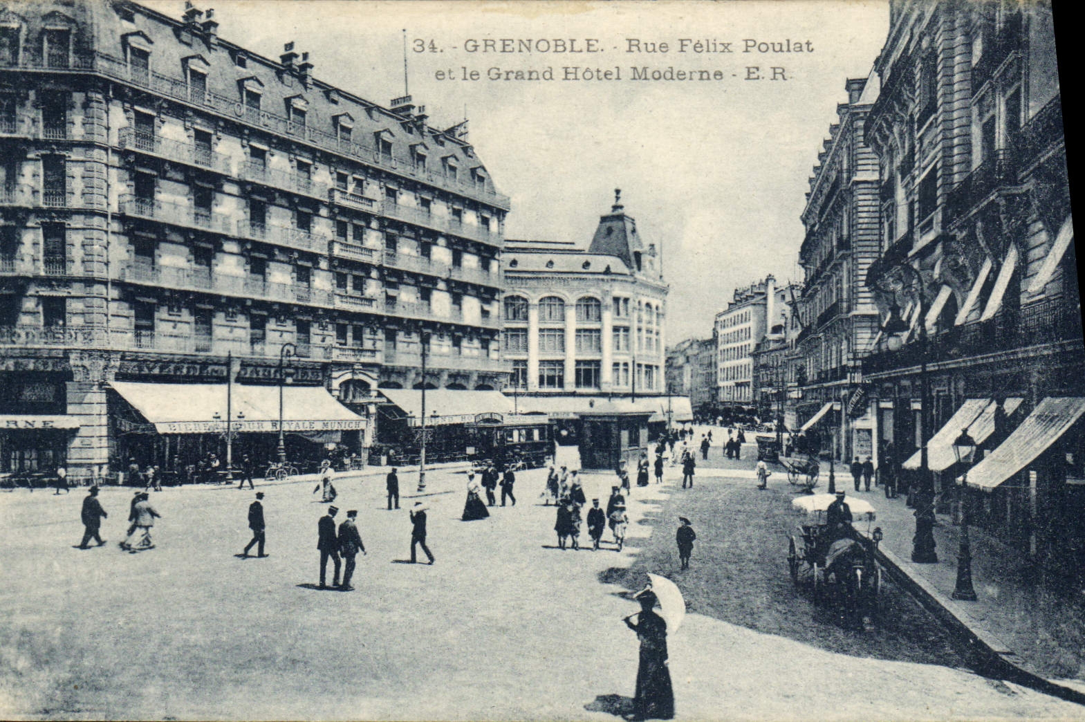 CPA Grenoble Rue Felix Poulat et le Grand Hotel Moderne