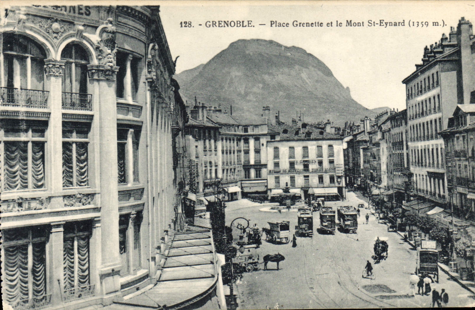 CPA Grenoble Place Grenette et le Mont St Eynard