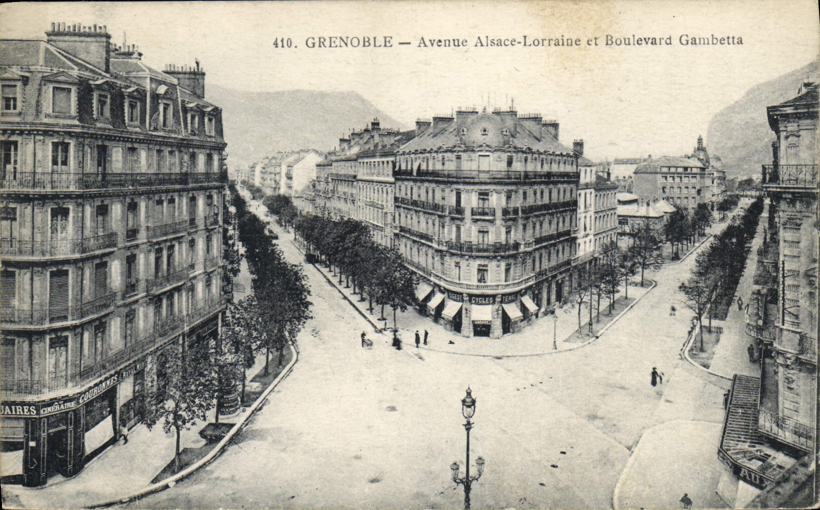 CPA Grenoble Avenue Alsace Lorraine et Boulevard Gambetta