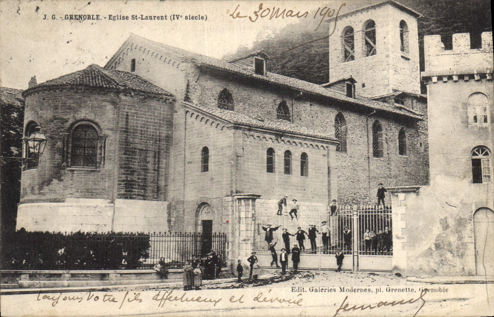 CPA Grenoble Eglise St Laurent Enfants (animee)