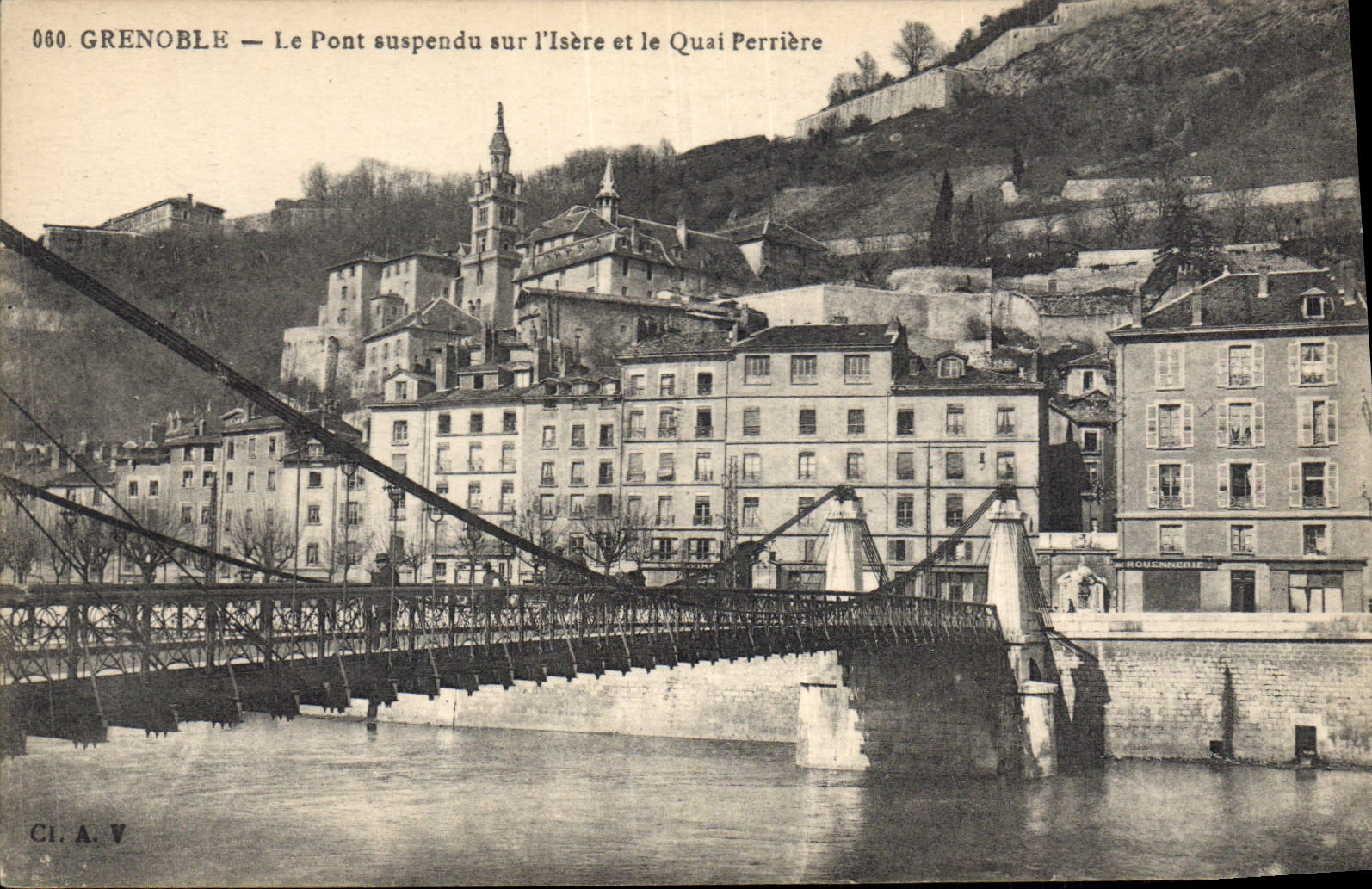 CPA Grenoble Le Pont suspendu sur l'Isere et le Quai Perriere 