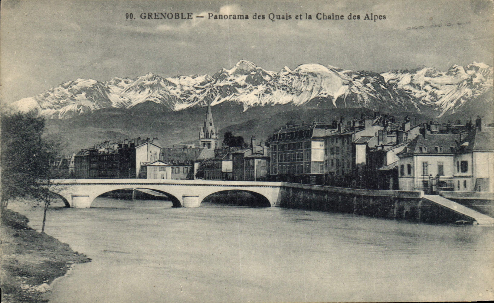CPA Grenoble Panorame des Quais et la chaine des Alpes