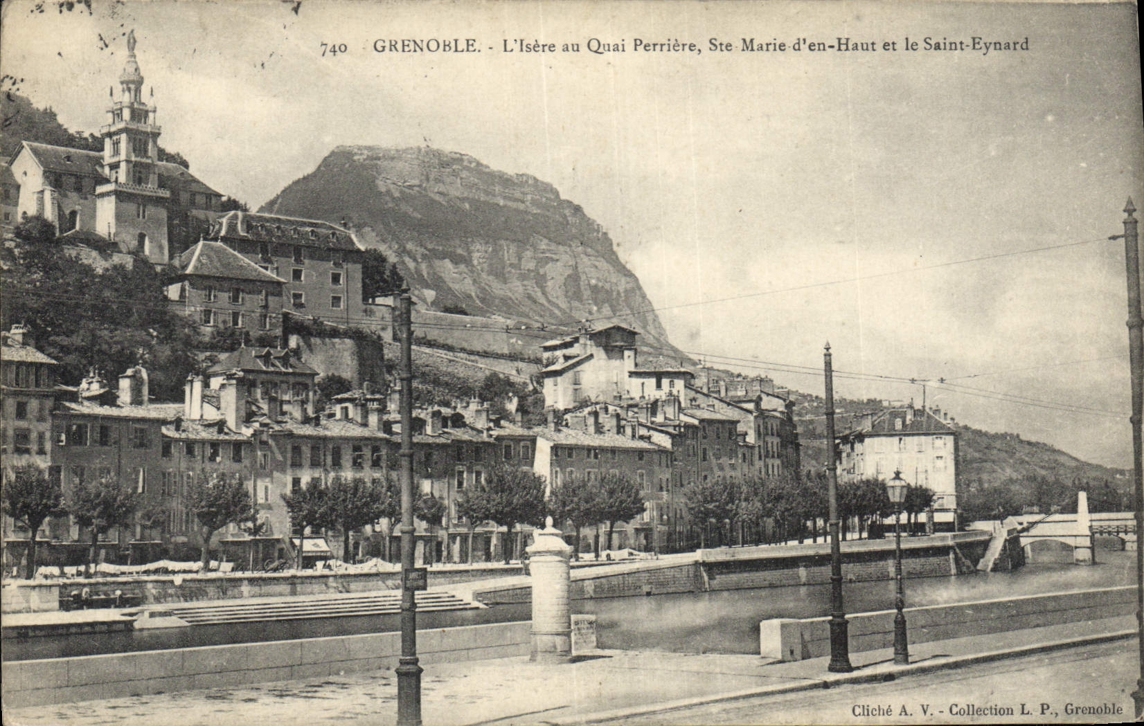 CPA Grenoble L'Isere au Quai Perriere Ste Marie d'en Haut et le Saint Eynard