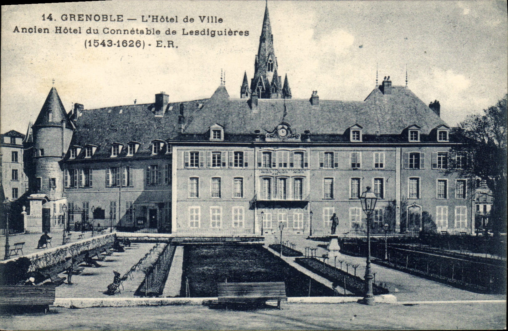 CPA Grenoble L'Hotel de Ville ancien hotel du connetable de Lesdiguieres