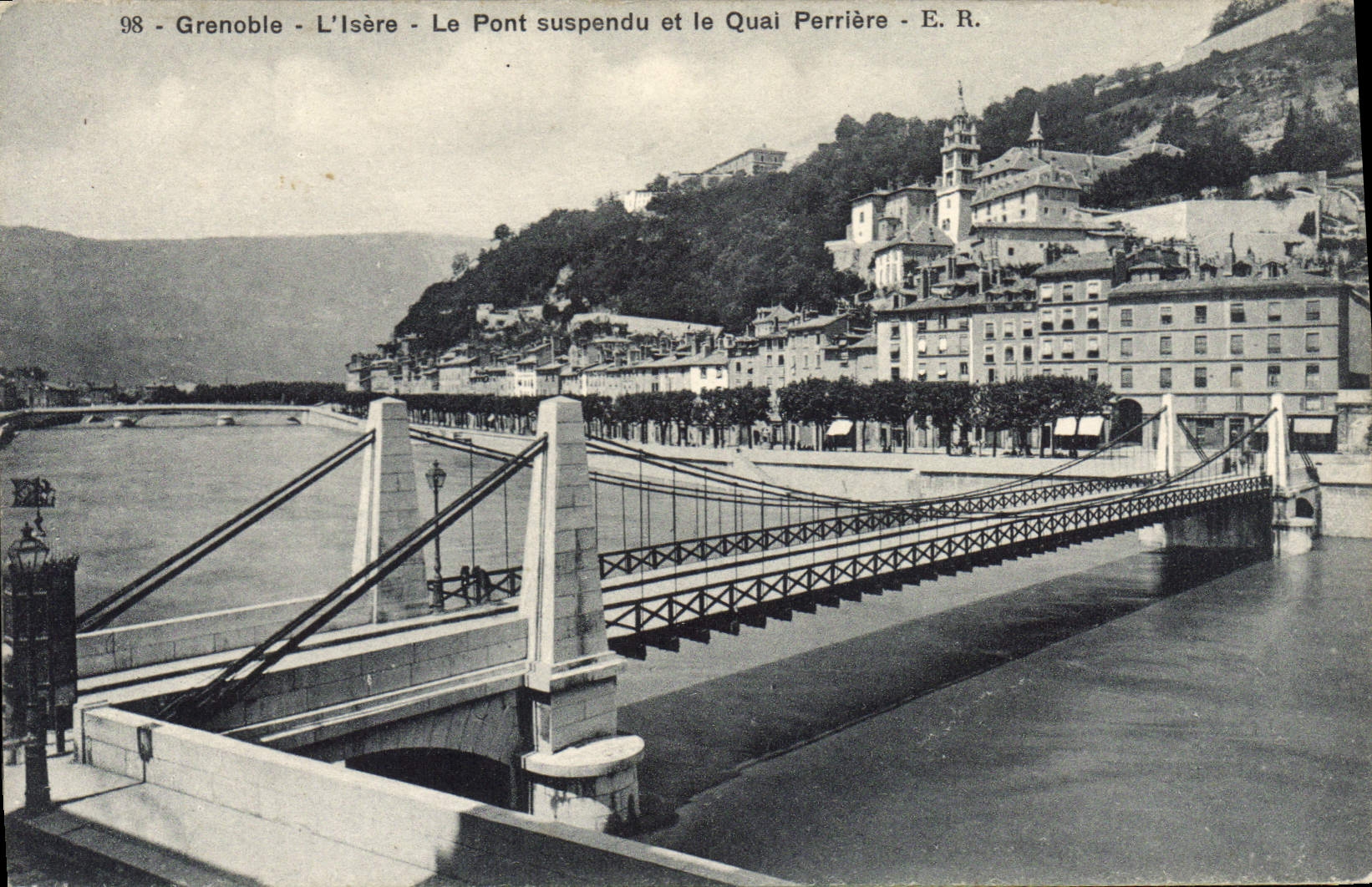 CPA Grenoble l'Isere Le Pont suspendu et le Quai Perriere