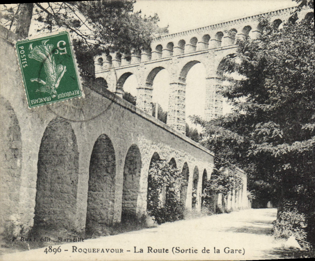 CPA Roquefavour La Route Sortie de la Gare 