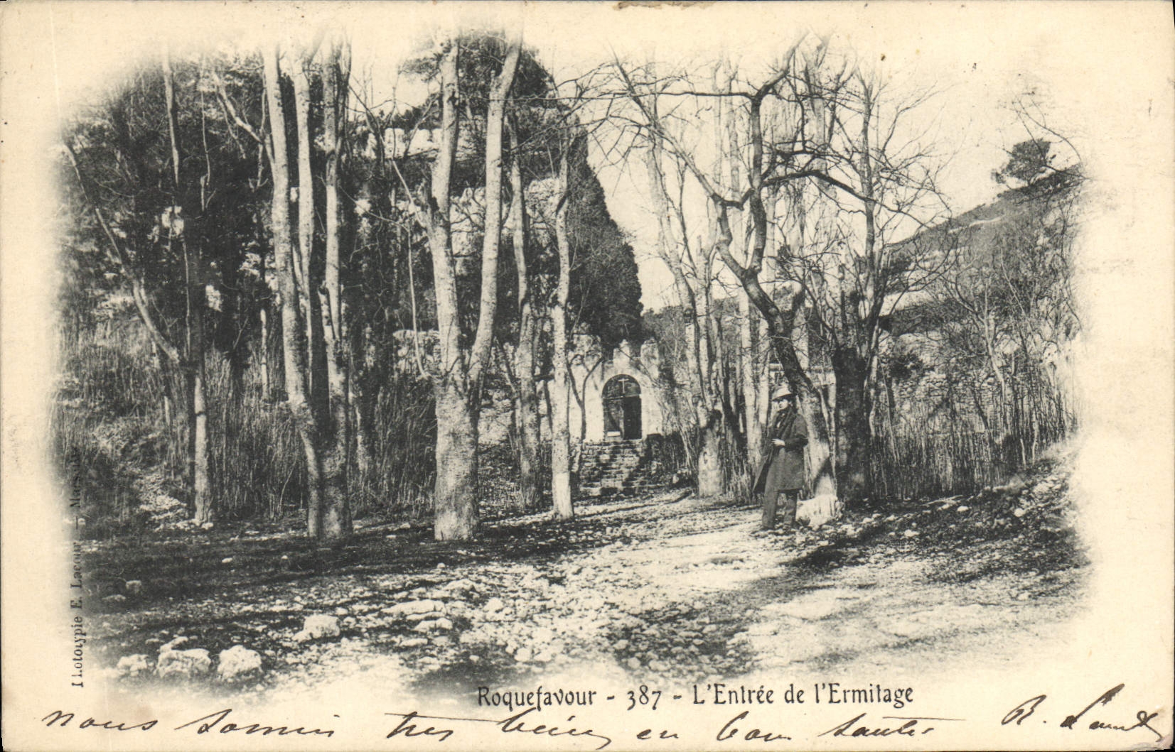 CPA Roquefavour L'Entree de l'Ermitage 