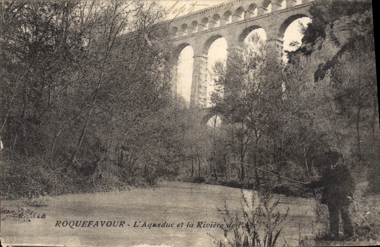 CPA Roquefavour l'Aqueduc et le Riviere de l'Arc Pecheur Peche