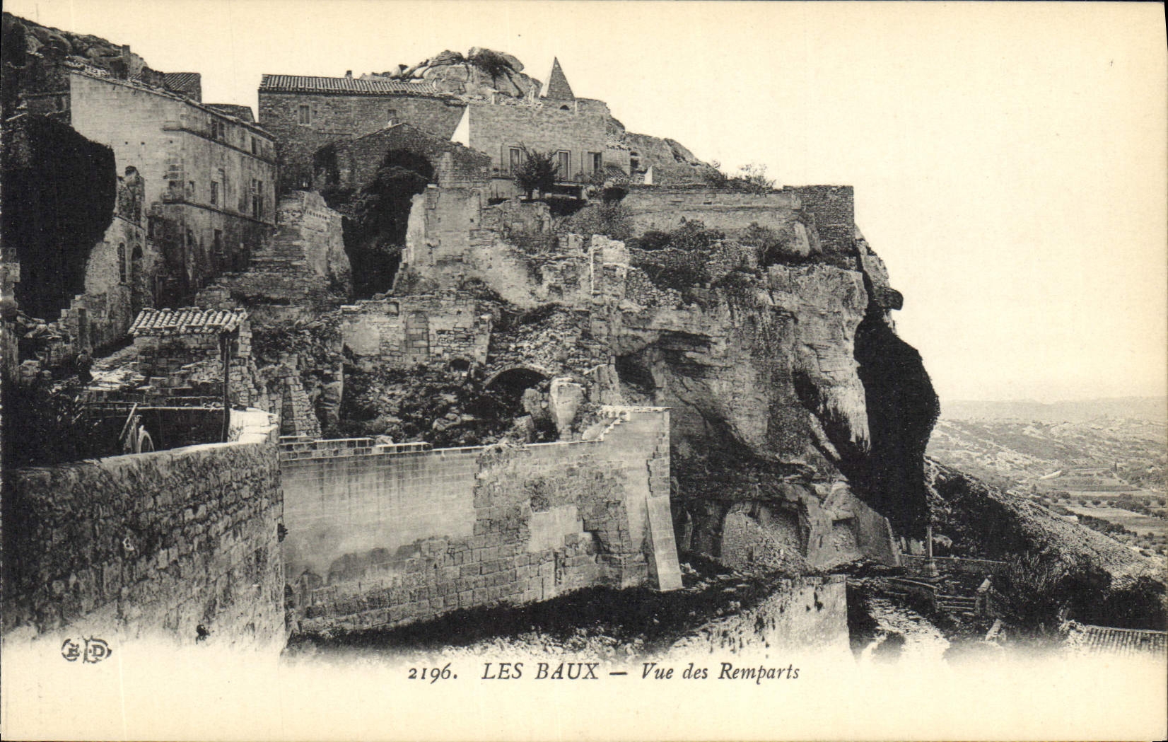 CPA Les Baux Vue des Remparts 